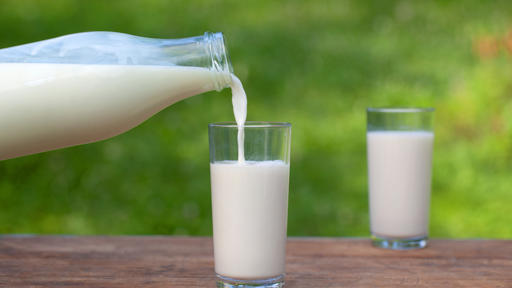 Uống sữa vào ban đêm có tốt không?- Ảnh 2.