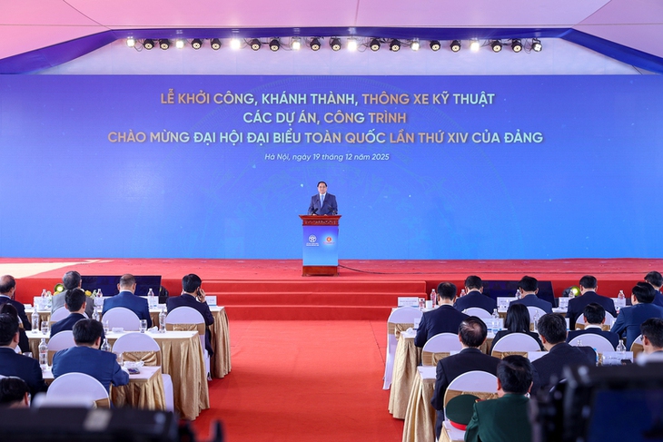 Thủ tướng: Những công trình hạ tầng mang khát vọng 'vươn ra biển lớn, bay cao vào vũ trụ'- Ảnh 1. Thủ tướng: Những công trình hạ tầng mang khát vọng 'vươn ra biển lớn, bay cao vào vũ trụ'- Ảnh 1.
