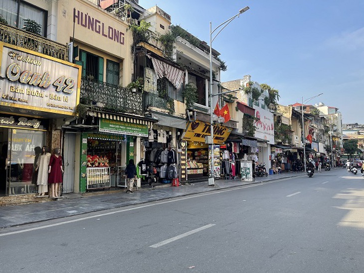 Diện mạo mới của phố phường Thủ đô: Khi vỉa hè thuộc về người đi bộ- Ảnh 1.