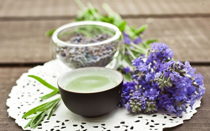Người mất ngủ nên uống trà gì để cải thiện giấc ngủ?