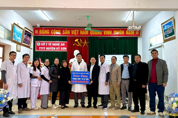 Chuyển giao kỹ thuật mổ mộng mắt giúp người dân vùng biên được điều trị ngay tại cơ sở- Ảnh 3. Chuyển giao kỹ thuật mổ mộng mắt giúp người dân vùng biên được điều trị ngay tại cơ sở- Ảnh 3.