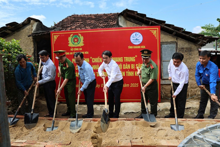 "Chiến dịch Quang Trung" thần tốc xây dựng nhà cho người dân vùng lũ (kỳ I) - Ảnh 2. "Chiến dịch Quang Trung" thần tốc xây dựng nhà cho người dân vùng lũ (kỳ I) - Ảnh 2.