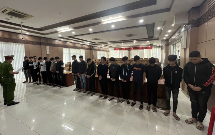 Khởi tố 17 thanh thiếu niên hỗn chiến trong đêm- Ảnh 1. Khởi tố 17 thanh thiếu niên hỗn chiến trong đêm- Ảnh 1.