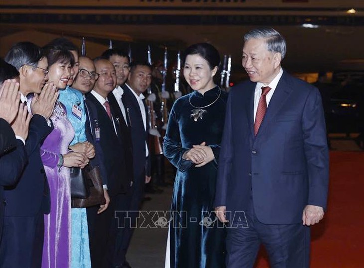 Tổng Bí thư Tô Lâm và Phu nhân kết thúc tốt đẹp chuyến thăm cấp Nhà nước tới Lào- Ảnh 1. Tổng Bí thư Tô Lâm và Phu nhân kết thúc tốt đẹp chuyến thăm cấp Nhà nước tới Lào- Ảnh 1.