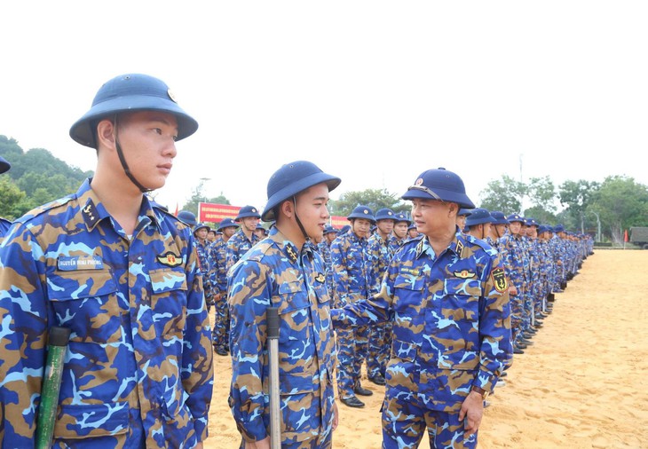 Chiến dịch Quang Trung: Hải quân vùng 4 giúp dân xây dựng, sửa chữa nhà ở- Ảnh 1.
