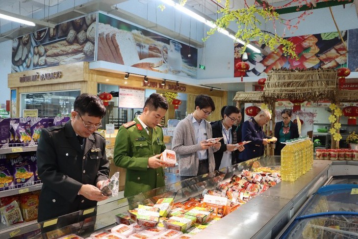 Bộ Y tế: Đẩy mạnh kiểm tra, phối hợp liên ngành xử lý nghiêm vi phạm về an toàn thực phẩm- Ảnh 1. Bộ Y tế: Đẩy mạnh kiểm tra, phối hợp liên ngành xử lý nghiêm vi phạm về an toàn thực phẩm- Ảnh 1.