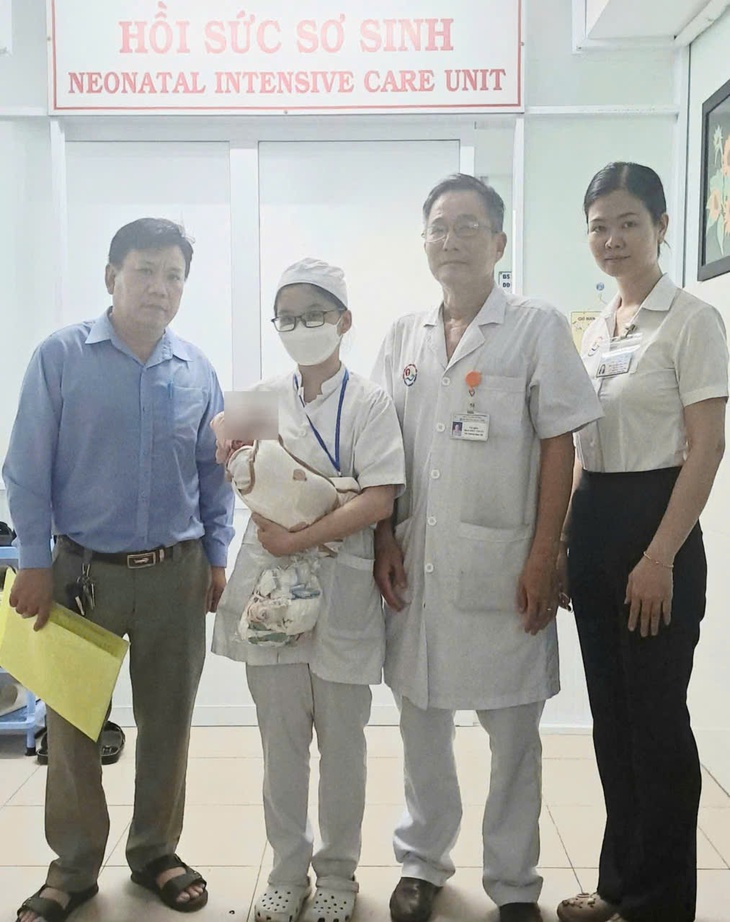Bé trai bị mẹ bỏ rơi tại BVĐK Khánh Hòa đã ổn định sức khỏe- Ảnh 1.