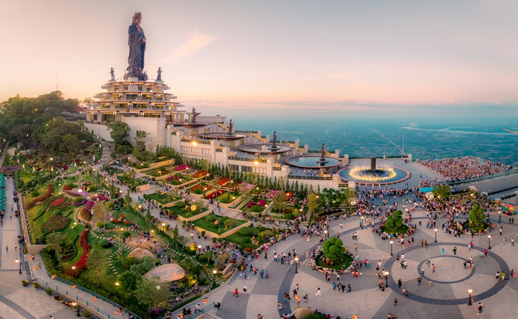 Vé cáp treo lên núi Bà Đen chỉ 200.000 đồng trong tháng cuối năm- Ảnh 2.