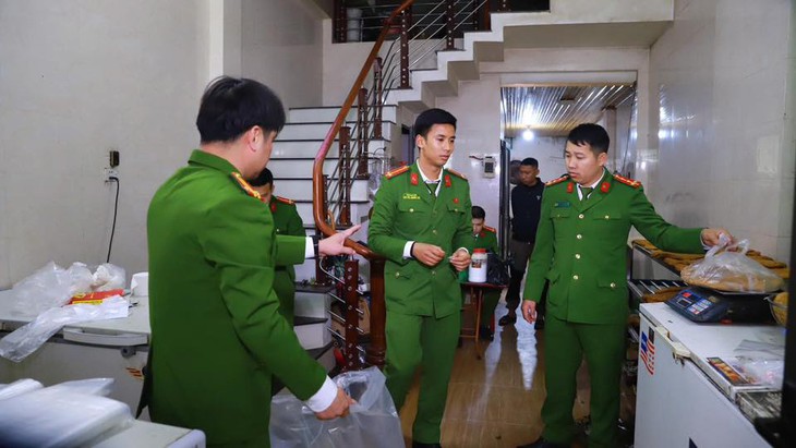 Phát hiện gần 170kg giò, chả chứa hàn the tại chợ Tam Cờ, Tuyên Quang - Ảnh 1. Phát hiện gần 170kg giò, chả chứa hàn the tại chợ Tam Cờ, Tuyên Quang - Ảnh 1.