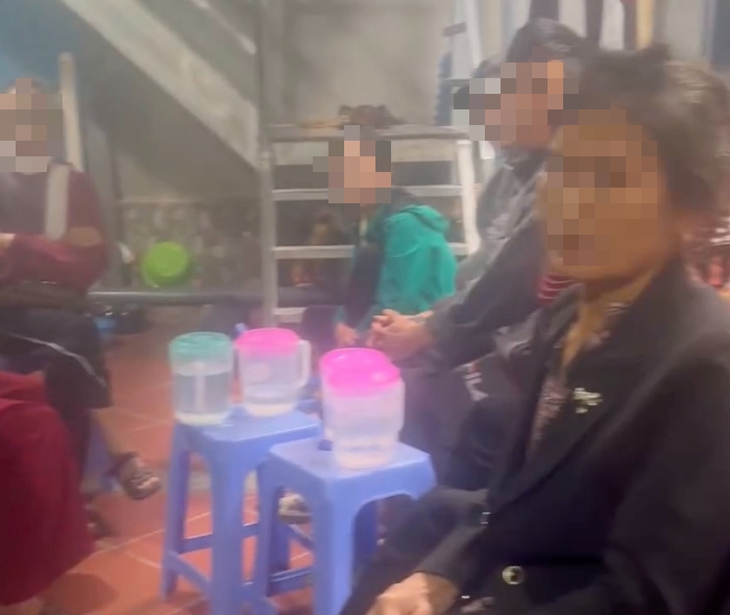 Bị xử phạt nhiều lần, cơ sở 'chữa bệnh bằng nước' ở Hà Nội vẫn quảng cáo rầm rộ- Ảnh 1. Bị xử phạt nhiều lần, cơ sở 'chữa bệnh bằng nước' ở Hà Nội vẫn quảng cáo rầm rộ- Ảnh 1.