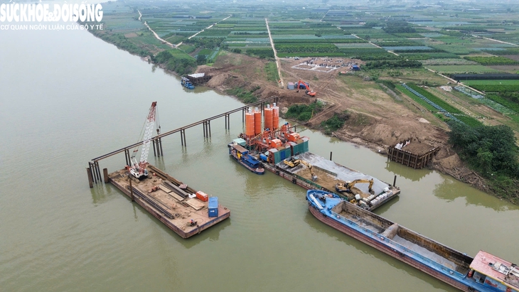 Hiện trạng cầu hơn 11.800 tỷ đồng, kết nối Hà Nội với Hưng Yên sau 4 tháng thi công- Ảnh 3. Hiện trạng cầu hơn 11.800 tỷ đồng, kết nối Hà Nội với Hưng Yên sau 4 tháng thi công- Ảnh 3.