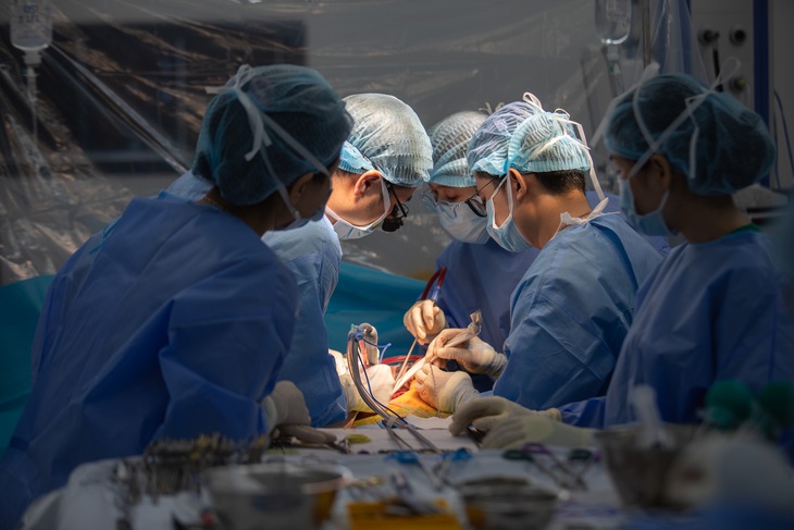 Nam sinh viên hiến gan cứu giảng viên thoát cửa tử vì suy gan cấp- Ảnh 1.
