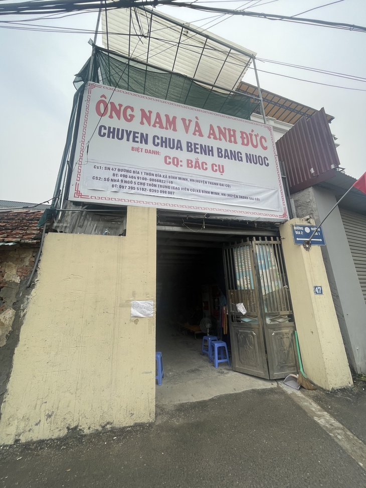 Lãnh đạo xã Bình Minh làm việc với chủ cơ sở 'chữa bệnh bằng nước' - Ảnh 1.