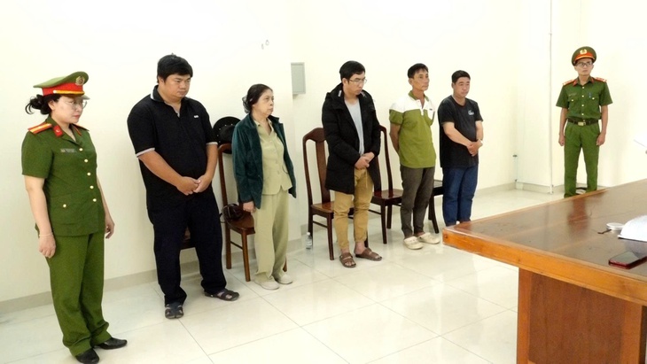 Khởi tố 5 đối tượng liên quan vụ người đàn ông tử vong trên đường dây điện trung thế- Ảnh 1. Khởi tố 5 đối tượng liên quan vụ người đàn ông tử vong trên đường dây điện trung thế- Ảnh 1.