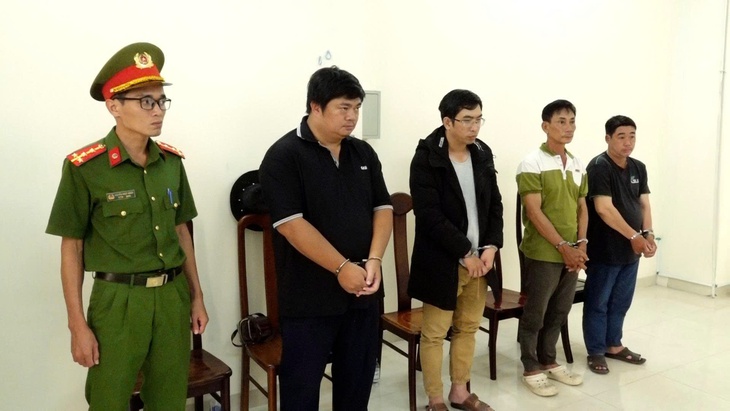 Khởi tố 5 đối tượng liên quan vụ người đàn ông tử vong trên đường dây điện trung thế- Ảnh 2. Khởi tố 5 đối tượng liên quan vụ người đàn ông tử vong trên đường dây điện trung thế- Ảnh 2.