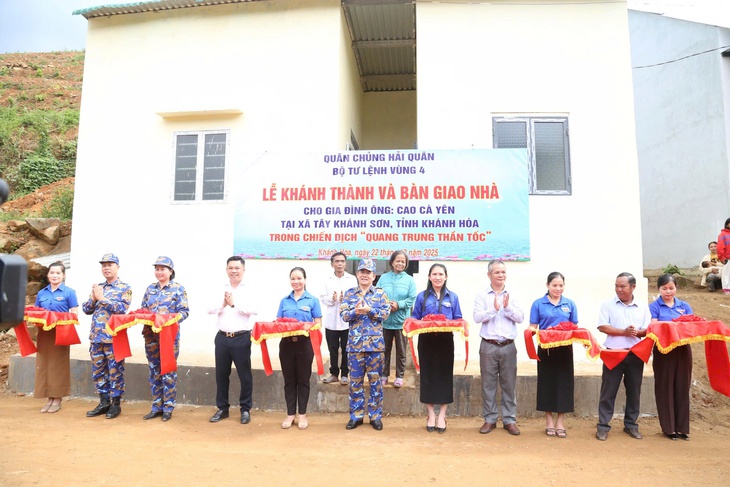 Vùng 4 Hải quân bàn giao nhà mới trong 'Chiến dịch Quang Trung'- Ảnh 1.