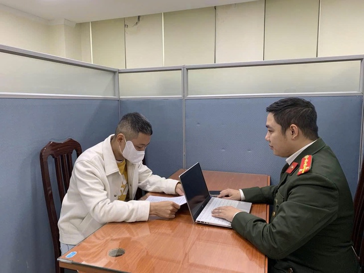 Dùng AI dựng án mạng giả để 'câu view', quản trị kênh Tuổi Già Audio bị xử phạt- Ảnh 1. Dùng AI dựng án mạng giả để 'câu view', quản trị kênh Tuổi Già Audio bị xử phạt- Ảnh 1.