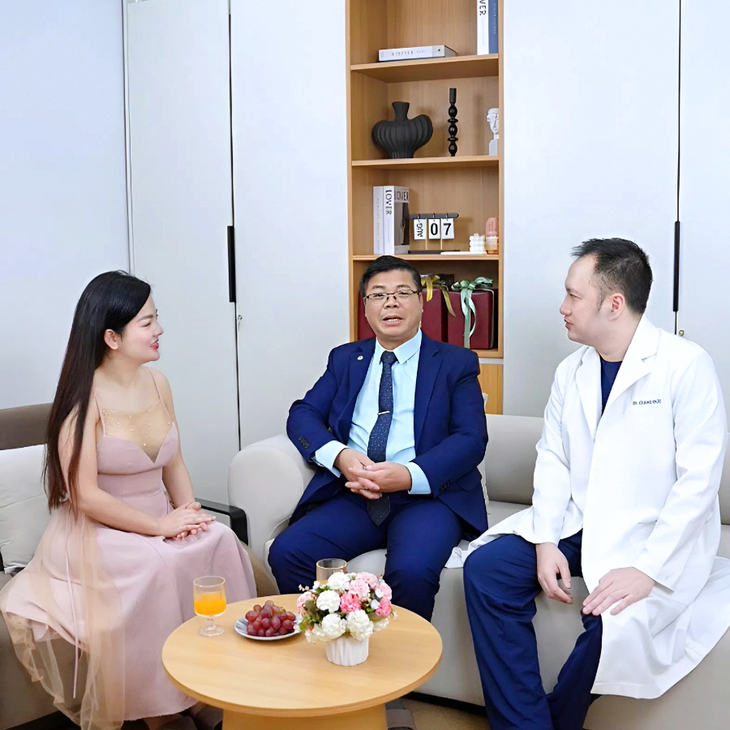 BS. Giang Đức – Chuyên gia tâm lý Đinh Đoàn: Sự phối hợp giữa y khoa và tâm lý trong hành trình chữa lành- Ảnh 2. BS. Giang Đức – Chuyên gia tâm lý Đinh Đoàn: Sự phối hợp giữa y khoa và tâm lý trong hành trình chữa lành- Ảnh 2.