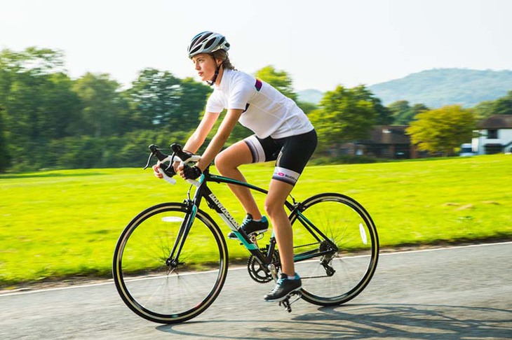 Đạp xe hay chạy bộ: Bài tập cardio nào tốt hơn cho tim mạch, khớp và cơ bắp?- Ảnh 1. Đạp xe hay chạy bộ: Bài tập cardio nào tốt hơn cho tim mạch, khớp và cơ bắp?- Ảnh 1.