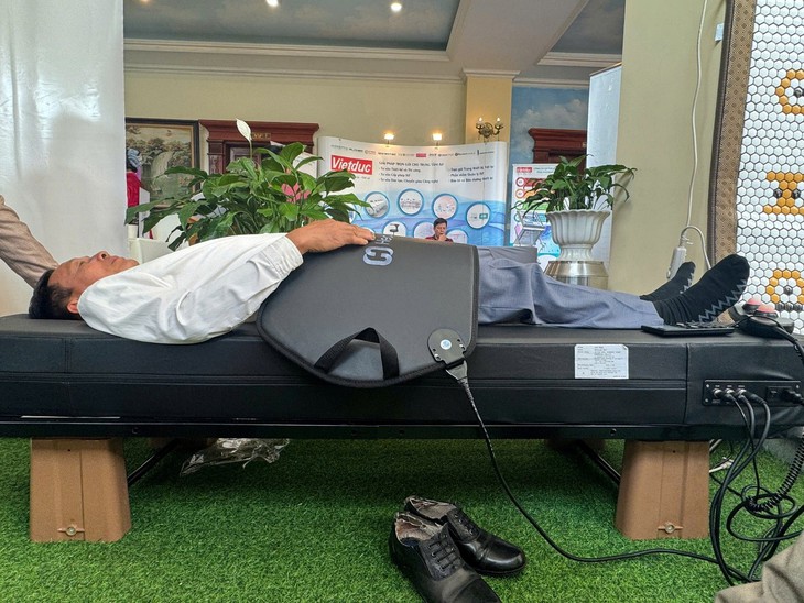 Từ thảm nhiệt từ trường đến thiết bị trị liệu cột sống: VHC Group đưa công nghệ Hàn Quốc vào chăm sóc sức khỏe- Ảnh 2. Từ thảm nhiệt từ trường đến thiết bị trị liệu cột sống: VHC Group đưa công nghệ Hàn Quốc vào chăm sóc sức khỏe- Ảnh 2.