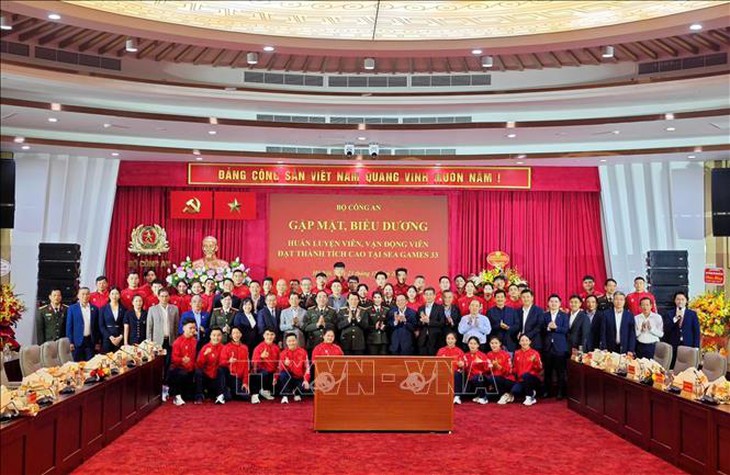 Kỷ lục gia SEA Games Trịnh Thu Vinh được tuyển dụng vào lực lượng Công an nhân dân- Ảnh 1. Kỷ lục gia SEA Games Trịnh Thu Vinh được tuyển dụng vào lực lượng Công an nhân dân- Ảnh 1.