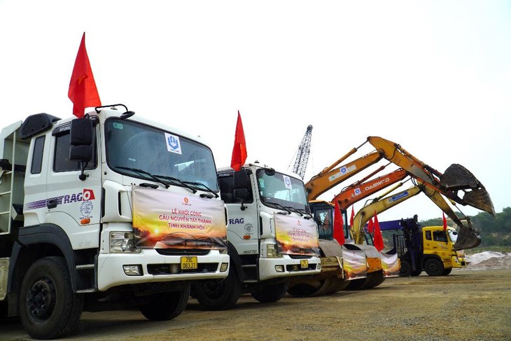 Khởi công cầu Nguyễn Tất Thành ở Khánh Hòa, mở ra trục kết nối chiến lược- Ảnh 3. Khởi công cầu Nguyễn Tất Thành ở Khánh Hòa, mở ra trục kết nối chiến lược- Ảnh 3.