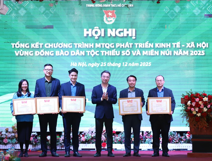 Hỗ trợ phát triển vùng trồng dược liệu quý, thúc đẩy khởi nghiệp vùng DTTS và miền núi- Ảnh 2. Hỗ trợ phát triển vùng trồng dược liệu quý, thúc đẩy khởi nghiệp vùng DTTS và miền núi- Ảnh 2.
