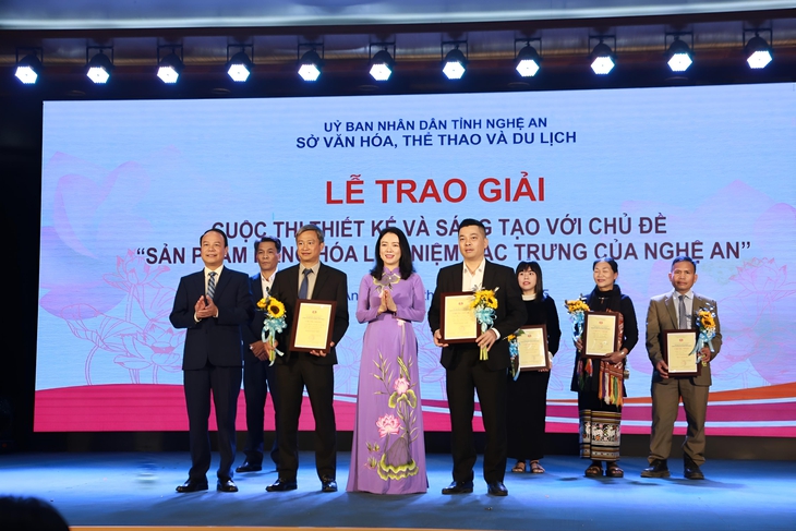Nghệ An tổng kết, trao giải các hoạt động sáng tạo năm 2025: Lan tỏa khát vọng, bồi đắp bản sắc- Ảnh 4. Nghệ An tổng kết, trao giải các hoạt động sáng tạo năm 2025: Lan tỏa khát vọng, bồi đắp bản sắc- Ảnh 4.