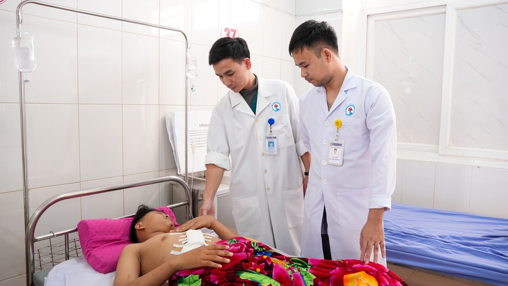 Kích hoạt báo động đỏ cứu bệnh nhân 14 tuổi vỡ gan do tai nạn giao thông- Ảnh 1. Kích hoạt báo động đỏ cứu bệnh nhân 14 tuổi vỡ gan do tai nạn giao thông- Ảnh 1.