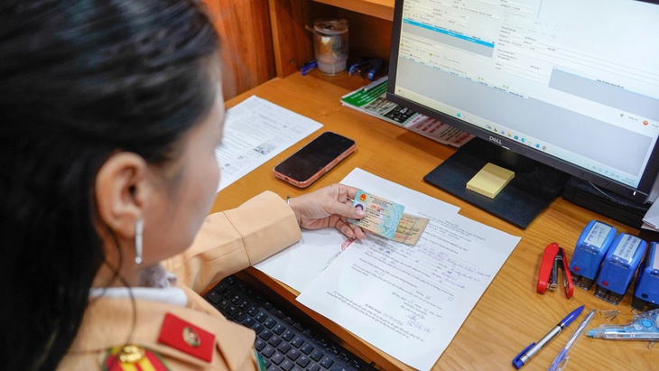 Một tuần, Hà Nội xử lý gần 10.000 hồ sơ cấp đổi giấy phép lái xe- Ảnh 3.