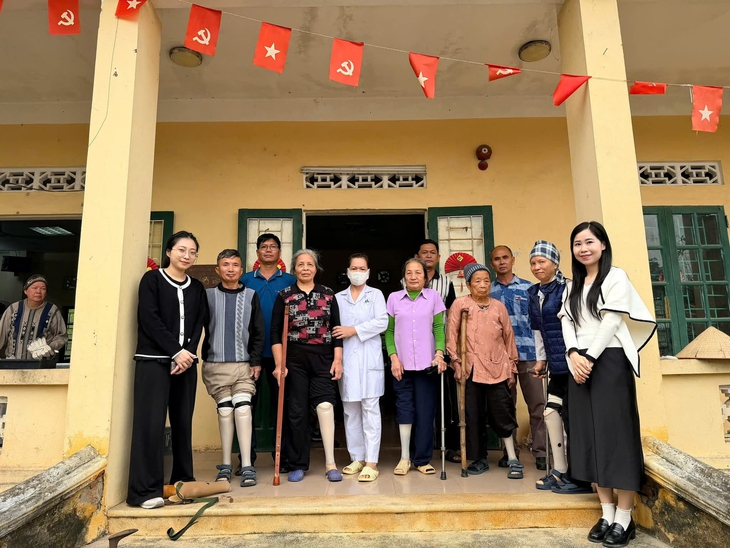 66 bệnh nhân phong được lắp chân giả, trao bước đi vững vàng- Ảnh 2. 66 bệnh nhân phong được lắp chân giả, trao bước đi vững vàng- Ảnh 2.