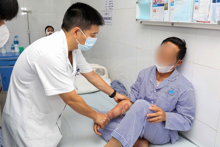 66 bệnh nhân phong được lắp chân giả, trao bước đi vững vàng- Ảnh 1. 66 bệnh nhân phong được lắp chân giả, trao bước đi vững vàng- Ảnh 1.