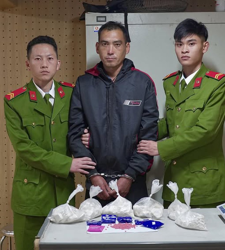 Thu giữ gần 2 kg heroin, lộ đường dây mua bán ma túy xuyên biên giới- Ảnh 1. Thu giữ gần 2 kg heroin, lộ đường dây mua bán ma túy xuyên biên giới- Ảnh 1.