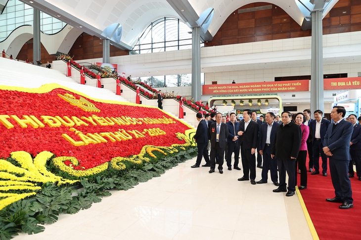 Thủ tướng kiểm tra công tác chuẩn bị Đại hội Thi đua yêu nước toàn quốc lần thứ XI- Ảnh 3. Thủ tướng kiểm tra công tác chuẩn bị Đại hội Thi đua yêu nước toàn quốc lần thứ XI- Ảnh 3.