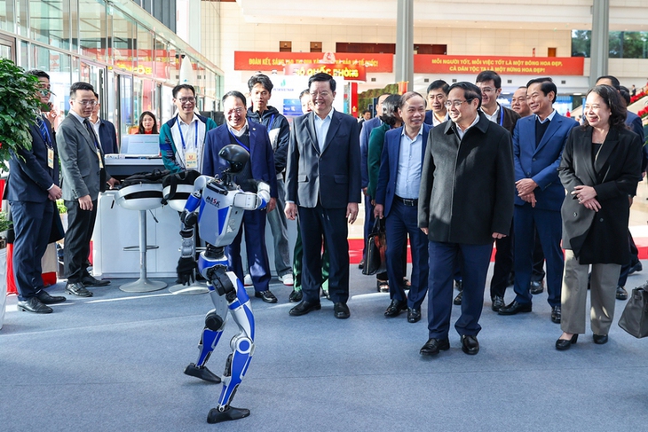 Thủ tướng kiểm tra công tác chuẩn bị Đại hội Thi đua yêu nước toàn quốc lần thứ XI- Ảnh 2. Thủ tướng kiểm tra công tác chuẩn bị Đại hội Thi đua yêu nước toàn quốc lần thứ XI- Ảnh 2.