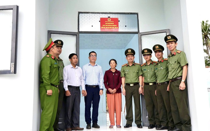 Nhiều gia đình nhận nhà mới trong ‘Chiến dịch Quang Trung’- Ảnh 4.