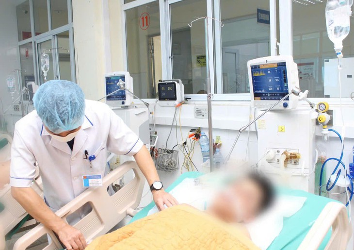 Giải rượu tại nhà bằng truyền dịch, nam thanh niên bị hôn mê- Ảnh 1. Giải rượu tại nhà bằng truyền dịch, nam thanh niên bị hôn mê- Ảnh 1.