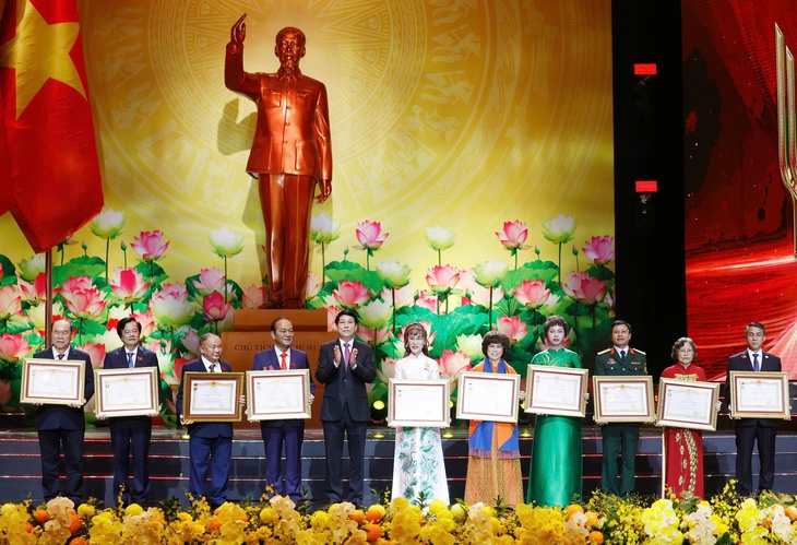 Công ty TH vinh dự nhận danh hiệu Anh hùng Lao động tại Đại hội Thi đua yêu nước- Ảnh 2. Công ty TH vinh dự nhận danh hiệu Anh hùng Lao động tại Đại hội Thi đua yêu nước- Ảnh 2.