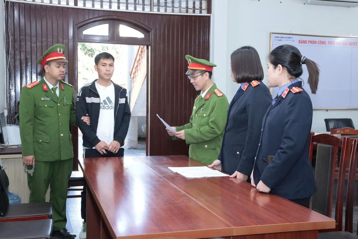 Kiểm tra kho hàng, bất ngờ phát hiện gần 4000 can nước giặt, nước rửa chén giả nhiều thương hiệu- Ảnh 1. Kiểm tra kho hàng, bất ngờ phát hiện gần 4000 can nước giặt, nước rửa chén giả nhiều thương hiệu- Ảnh 1.