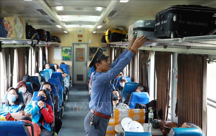 Ngành đường sắt và hàng không tăng chuyến trong 4 ngày nghỉ Tết Dương lịch- Ảnh 1. Ngành đường sắt và hàng không tăng chuyến trong 4 ngày nghỉ Tết Dương lịch- Ảnh 1.