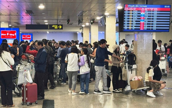 Phân luồng giao thông kết nối ra-vào nhà ga hành khách Tân Sơn Nhất dịp Tết
