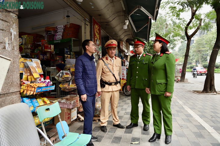 Công an Hà Nội tăng cường kiểm soát, đảm bảo an ninh trật tự khu vực trận địa pháo hoa- Ảnh 3.
