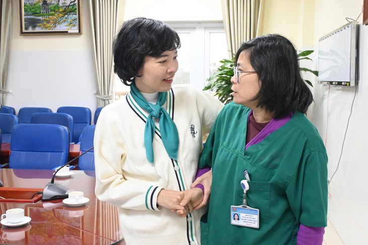 Cận Tết, bệnh nhân ghép phổi song song đầu tiên xuất viện, trở về cuộc sống bình thường- Ảnh 4. Cận Tết, bệnh nhân ghép phổi song song đầu tiên xuất viện, trở về cuộc sống bình thường- Ảnh 4.