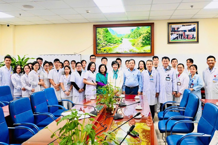 Cận Tết, bệnh nhân ghép phổi song song đầu tiên xuất viện, trở về cuộc sống bình thường- Ảnh 1. Cận Tết, bệnh nhân ghép phổi song song đầu tiên xuất viện, trở về cuộc sống bình thường- Ảnh 1.