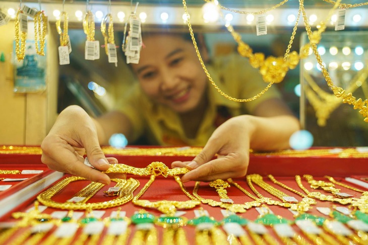 Không thanh toán mua, bán vàng qua tài khoản có thể bị phạt tới 20 triệu đồng- Ảnh 1. Không thanh toán mua, bán vàng qua tài khoản có thể bị phạt tới 20 triệu đồng- Ảnh 1.