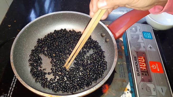 Chuyên gia lý giải lý do đậu đen rang lại tốt cho sức khỏe- Ảnh 1.