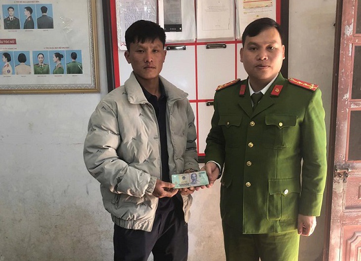 Lao động nghèo để quên 30 triệu đồng trong quán cơm và cái kết ấm lòng ở Tả Xùa- Ảnh 1.