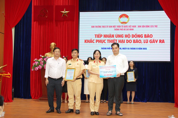 TPHCM tiếp nhận thêm 20 tỷ đồng ủng hộ bão lũ- Ảnh 2.