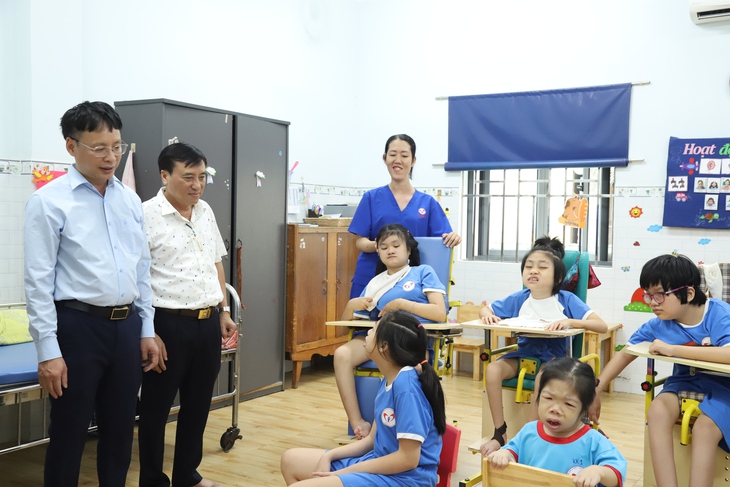 TPHCM kỷ niệm Ngày Quốc tế Người khuyết tật: Lan tỏa thông điệp 'không ai bị bỏ lại phía sau'- Ảnh 1. TPHCM kỷ niệm Ngày Quốc tế Người khuyết tật: Lan tỏa thông điệp 'không ai bị bỏ lại phía sau'- Ảnh 1.
