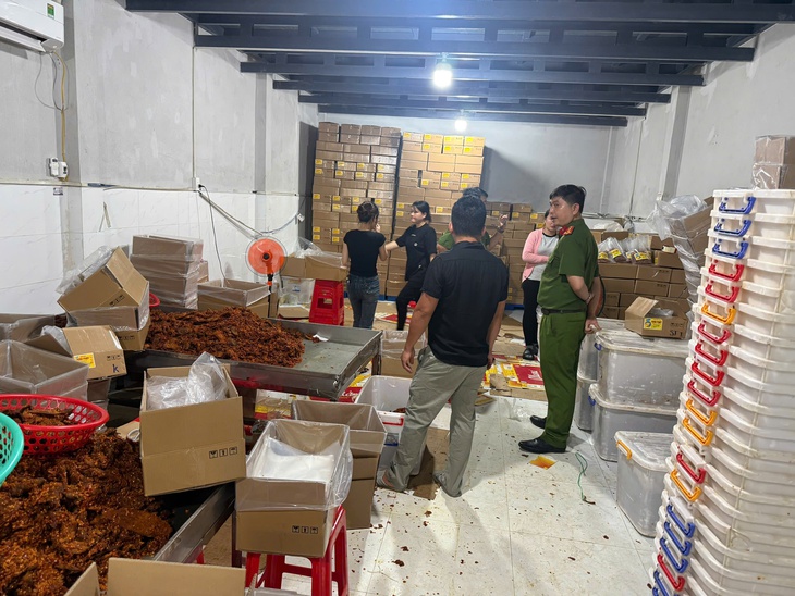 TPHCM: Phát hiện kho chứa hơn 30 tấn nội tạng động vật không nguồn gốc- Ảnh 8. TPHCM: Phát hiện kho chứa hơn 30 tấn nội tạng động vật không nguồn gốc- Ảnh 8.